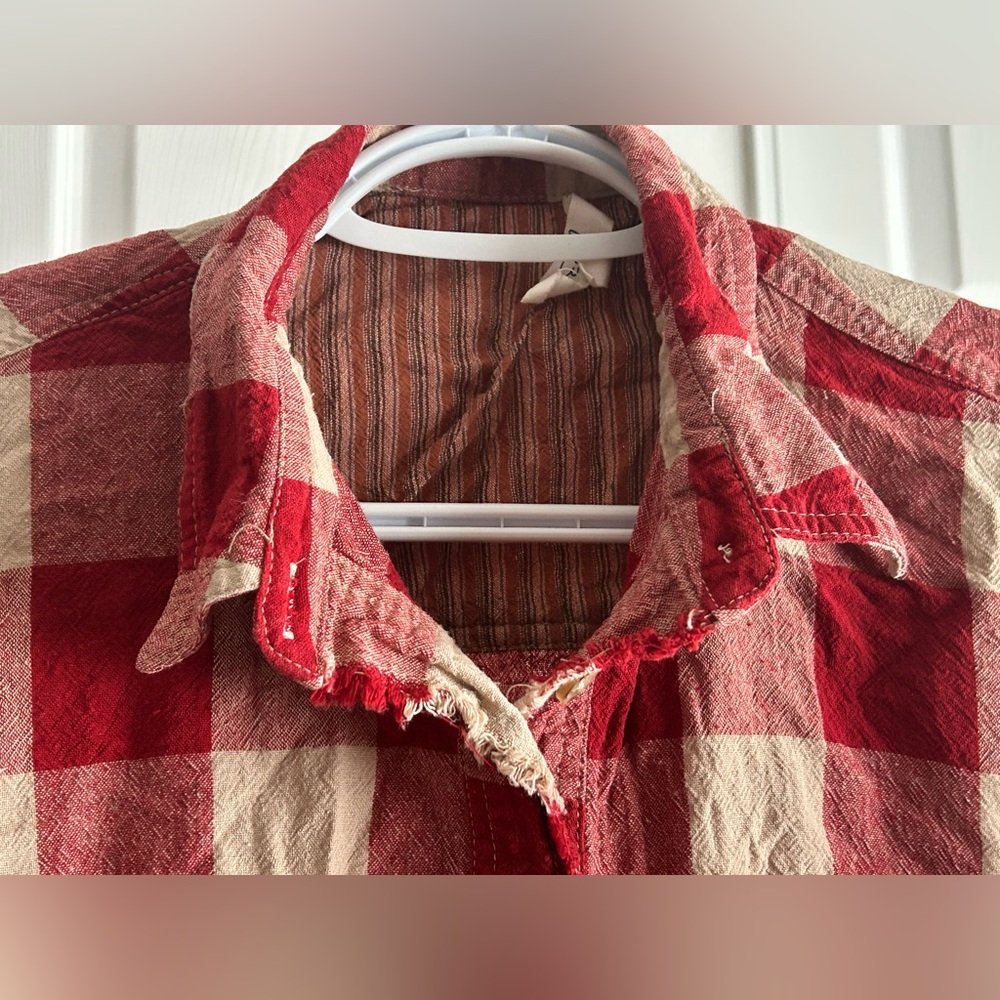 Easel Patchwork/Distressed Button Down - Picture 4 of 9